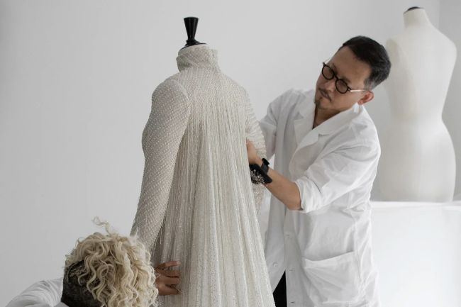 La robe portée par Céline Dion aux JO de Paris sera exposée à Montréal