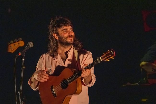 «Le Show Dassin» d’Étienne Coppée séduit le public aux Francos de Montréal