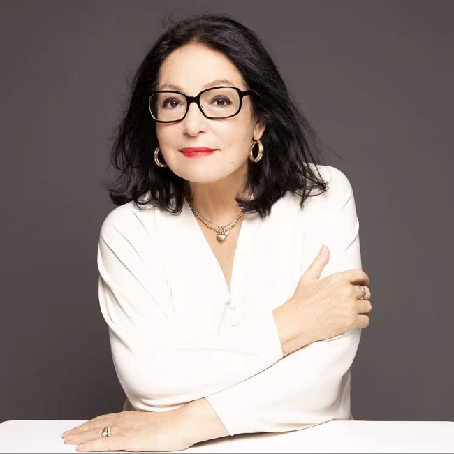 Nana Mouskouri de retour au Québec pour la SuperFrancoFête