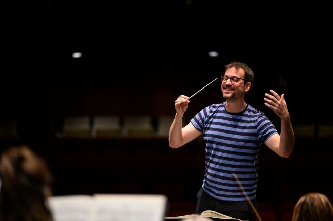 L’Orchestre de la francophonie fête ses 25 ans avec son nouveau chef Julien Proulx
